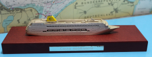 Kreuzfahrtschiff "Costa neoRiviera" (1 St.)  IT 2013 in ca. 1:1400